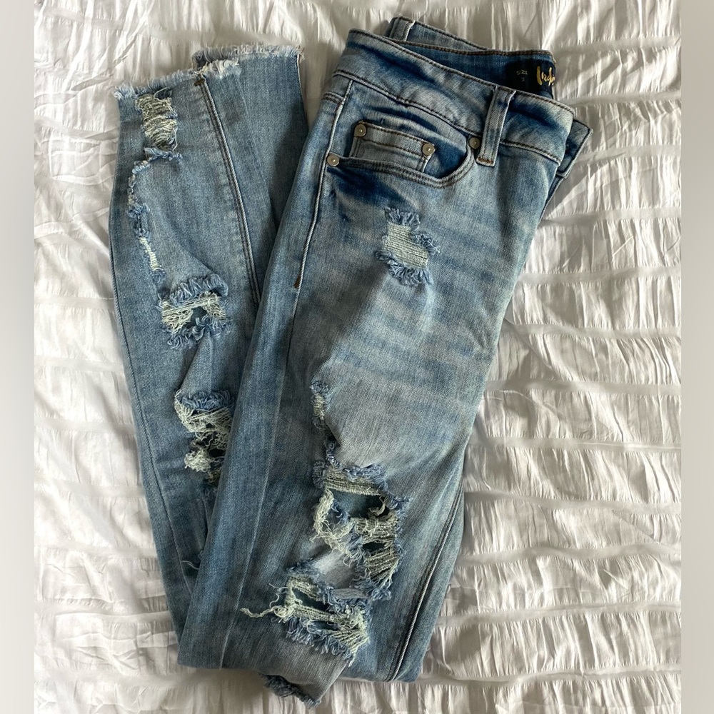 Girls junior, ripped skinny jeans